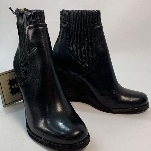 New Frye Carrie scrunch back zip black Leather Wedge Ankle Boots size 7 - Picture 1 of 15